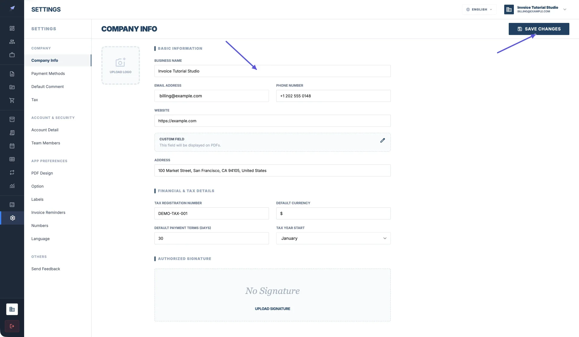 Paparan penuh skrin maklumat syarikat Pocket Invoice Web, dengan anak panah menunjukkan medan nama syarikat dan butang Save Changes