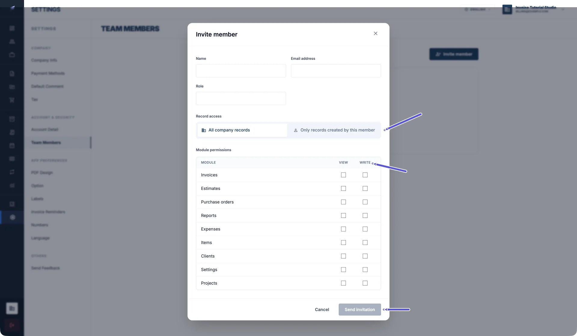 Paparan penuh borang jemputan Pocket Invoice Web, dengan Name, Email address, Role, kedua-dua pilihan Record access serta kebenaran VIEW dan WRITE bagi semua modul; anak panah menunjuk ke skop data, WRITE dan Send invitation di bahagian bawah, dengan Cancel turut kelihatan